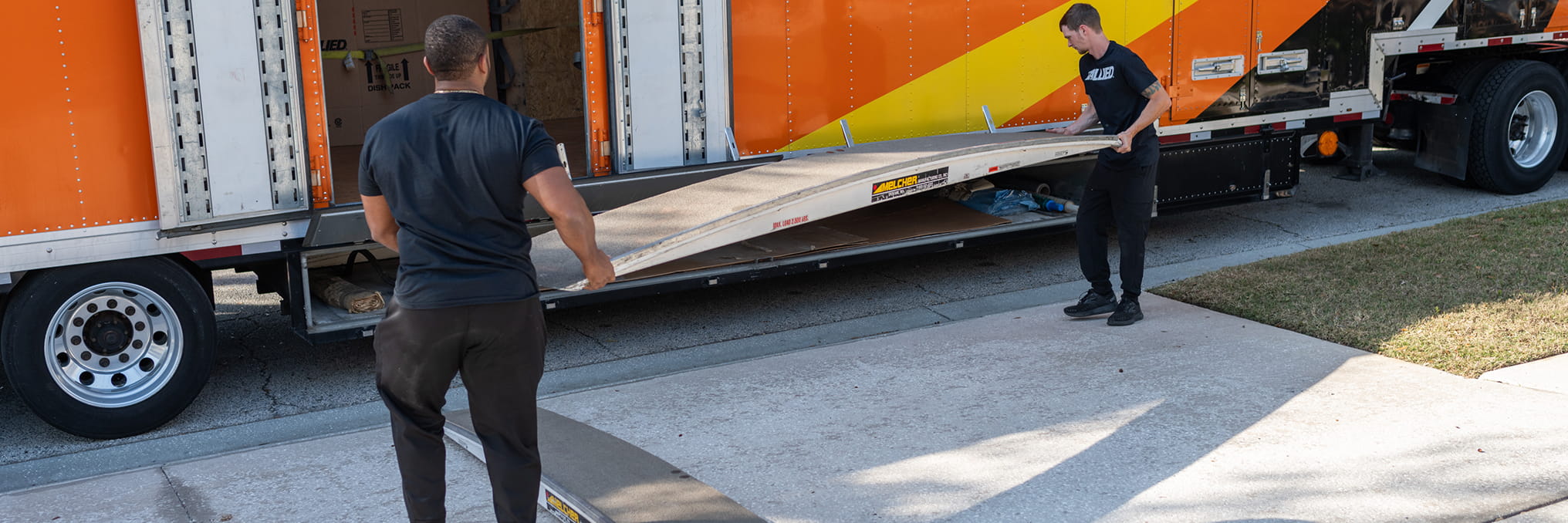 Reliable-Lyndhurst-OH-Movers-for-Homes-and-Businesses-banner allied team loads an oversized item into a moving truck